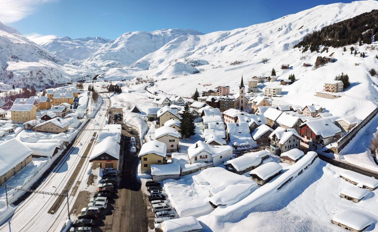 Realp-Andermatt 3,5 Locali Giardino Privato In Mezzo La Natura, Spettacolare Per Appassionati Montanbike, Pesca Ecc In Inverno Fai Sci Di Fondo Dal Giardino E Con Il Treno Davanti A Casa Si Raggiunge In 5Min Il Comprensorio Scistico Di Andermatt Buitenkant foto
