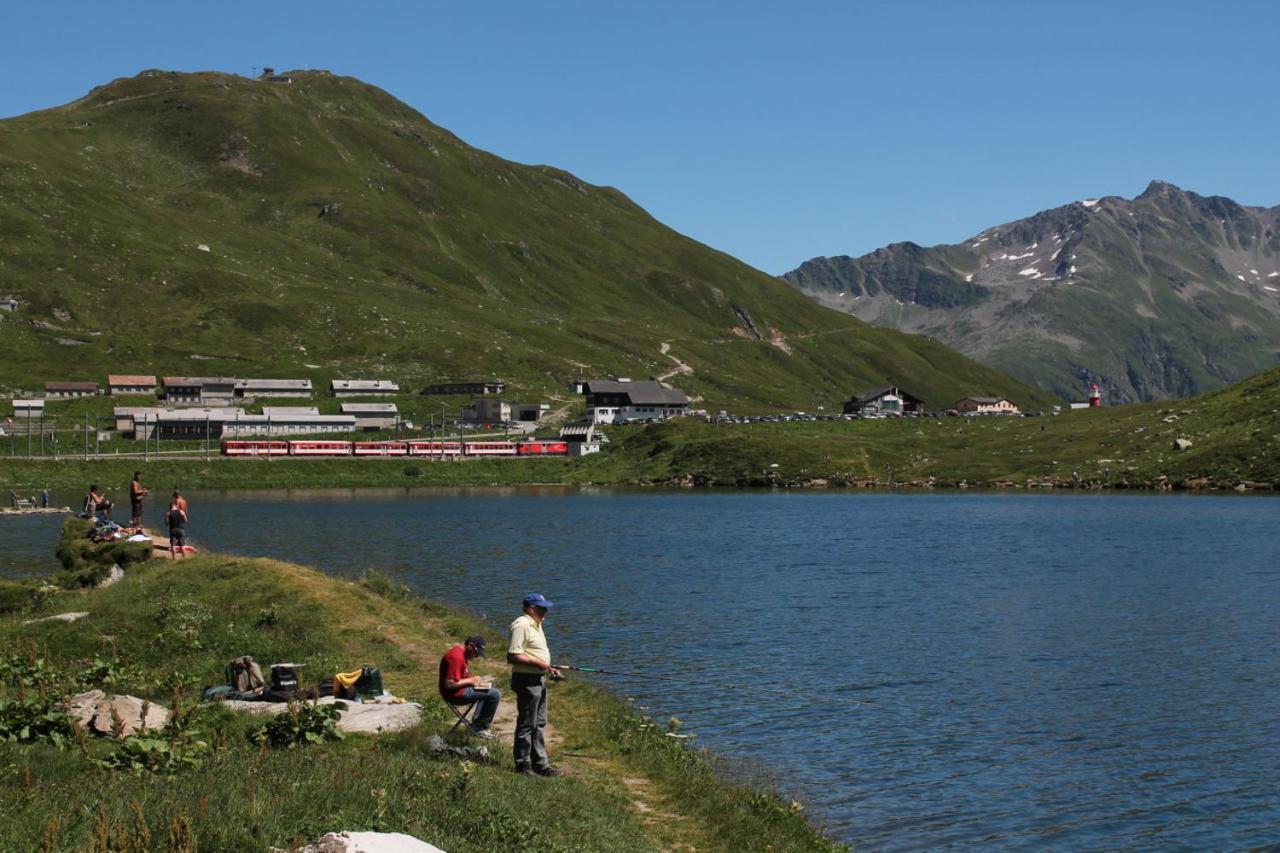 Realp-Andermatt 3,5 Locali Giardino Privato In Mezzo La Natura, Spettacolare Per Appassionati Montanbike, Pesca Ecc In Inverno Fai Sci Di Fondo Dal Giardino E Con Il Treno Davanti A Casa Si Raggiunge In 5Min Il Comprensorio Scistico Di Andermatt Buitenkant foto